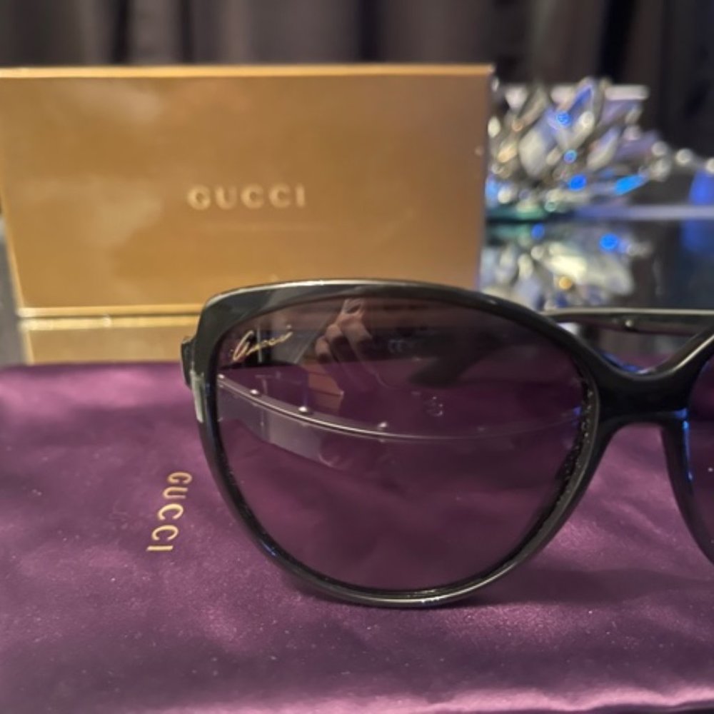 Black Gucci Sunglasses Very Good Condition